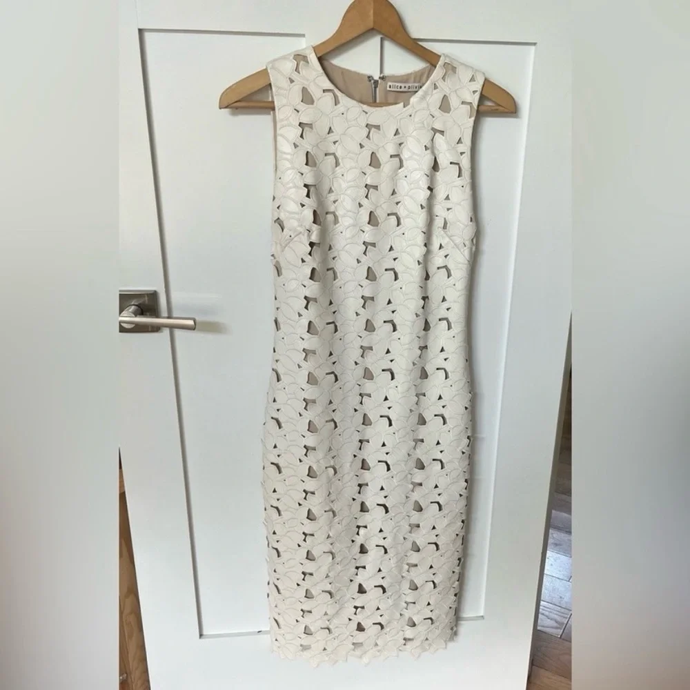 ALICE + OLIVIA Fey Faux
Leather Dress | Sz 6 | Cream + Nude | - Picture 5 of 7